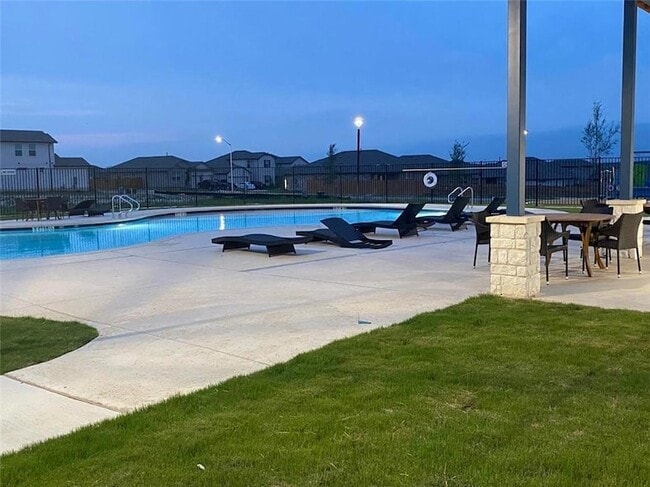 Building Photo - 325 Escondido Cir