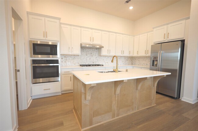 Building Photo - 27003 Golden Isle Ln