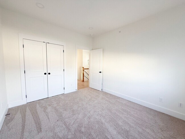 Building Photo - Spacious 4-Bedroom Townhome at Highbury + Summer Special