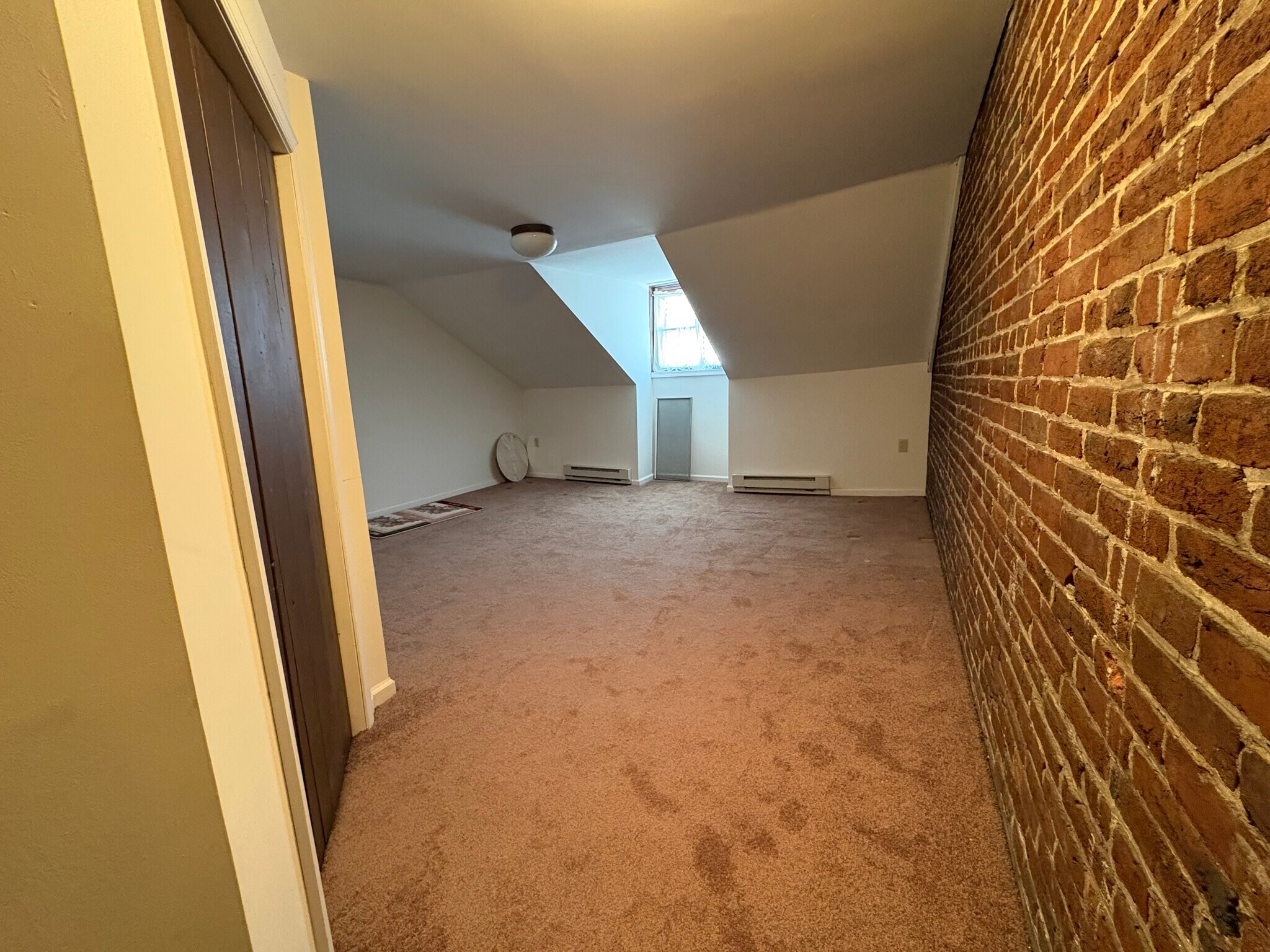 Attic bedroom - 248 State St