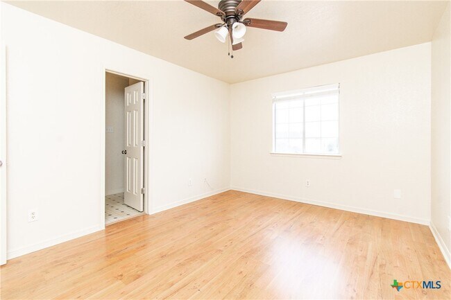 Building Photo - 405 Deloris Dr