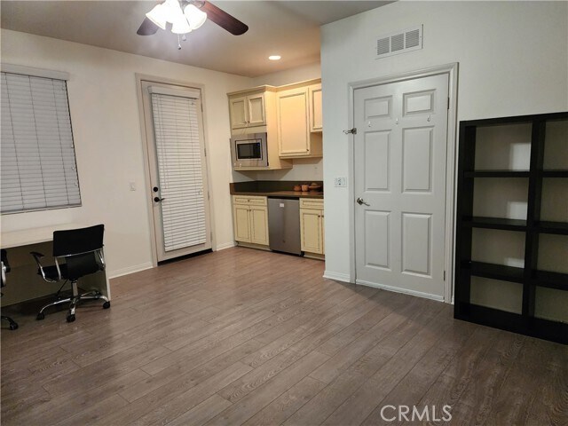 Building Photo - 1330 Clementine Way