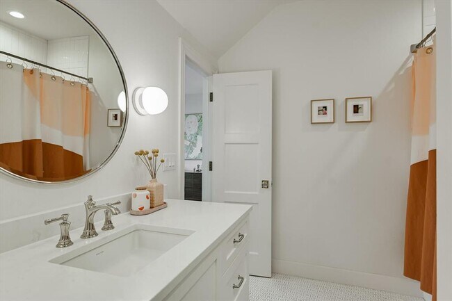 Building Photo - 5101 Cuesta Verde