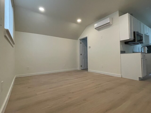Building Photo - 932 Bross St