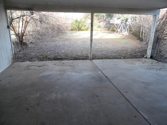 Building Photo - 2103 Georgian Way