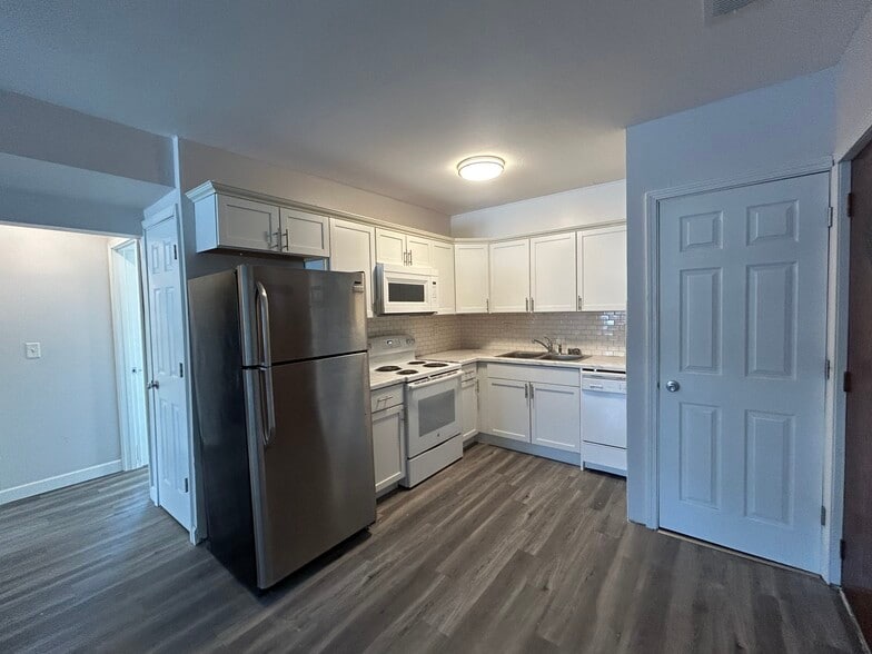 Kitchen - 1371 Shirley St