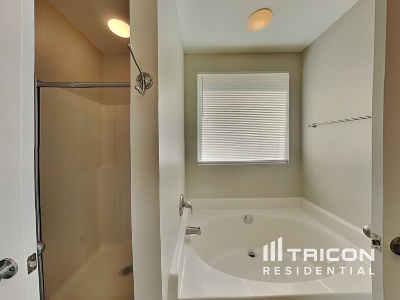 Building Photo - 7120 Winding Cedar Tr