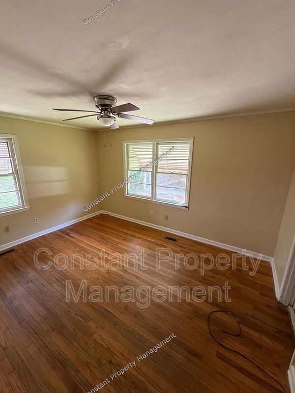 Building Photo - 3069 Somerset Dr