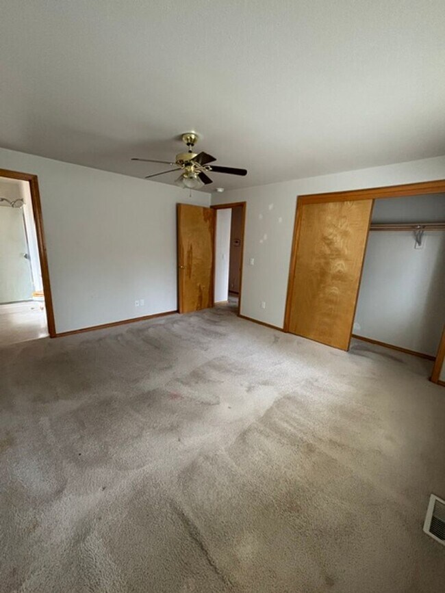 Building Photo - 217 E Belair Dr