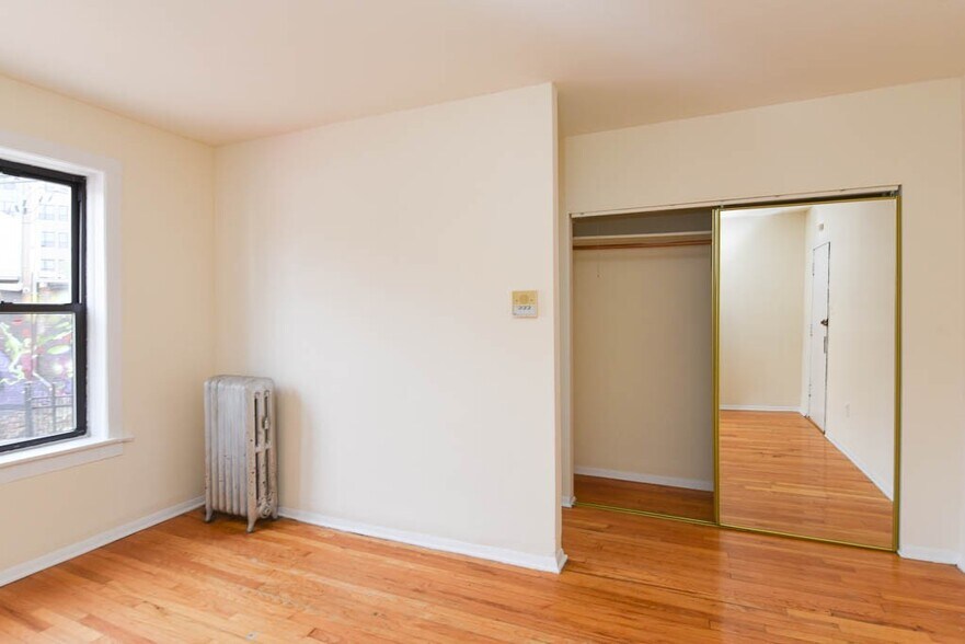 Building Photo - 3306 W Schubert Ave