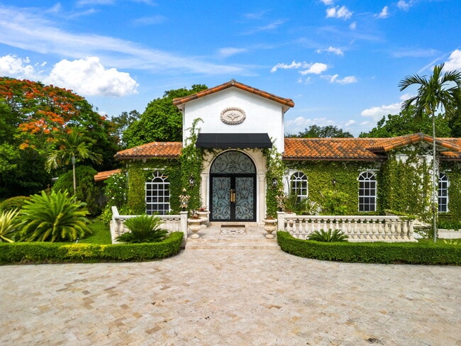 Building Photo - 12300 Old Cutler Rd