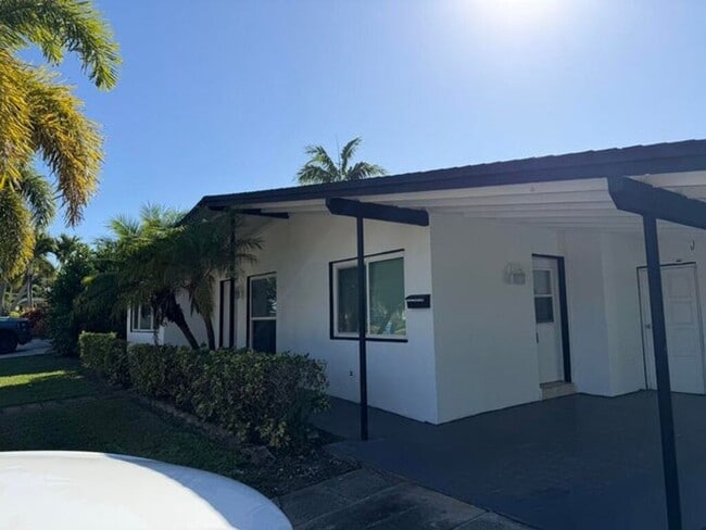 Building Photo - 1014 W Drew St