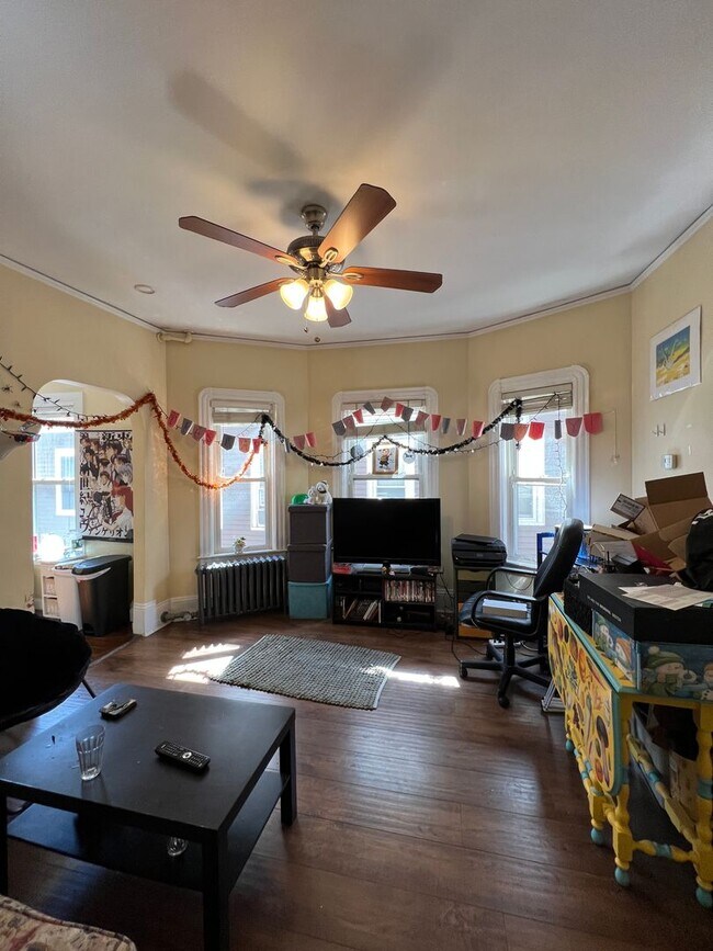 Building Photo - 21 Chandler St