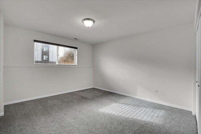 Building Photo - 29W710 Cambridge Ct