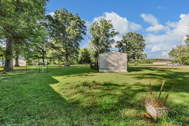 Building Photo - 2558 Liverpool Rd