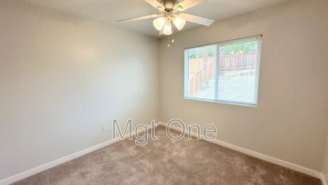 Building Photo - 1022 Blossom Hill Dr