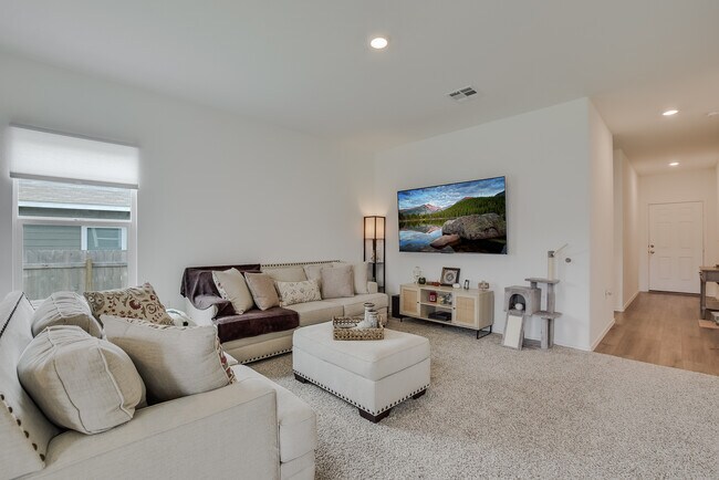 Building Photo - 2712 Louris Ln