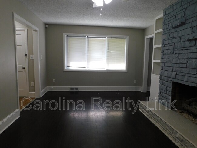 Building Photo - 411 Gray Dr
