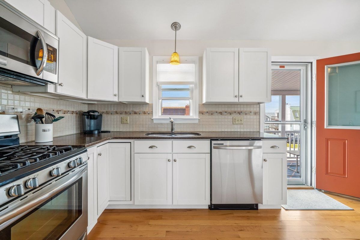 Building Photo - 131 Franklin