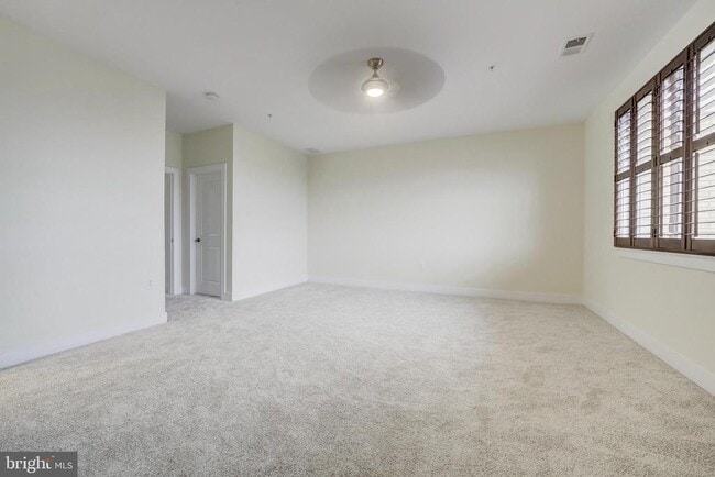 Building Photo - 620 McKenzie Ave