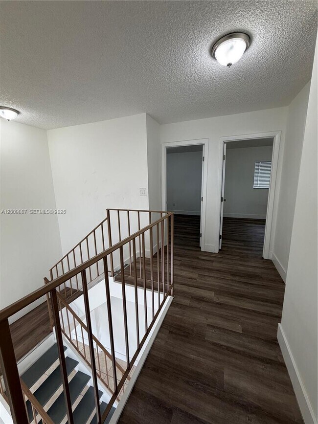 Building Photo - 857 W 41st St