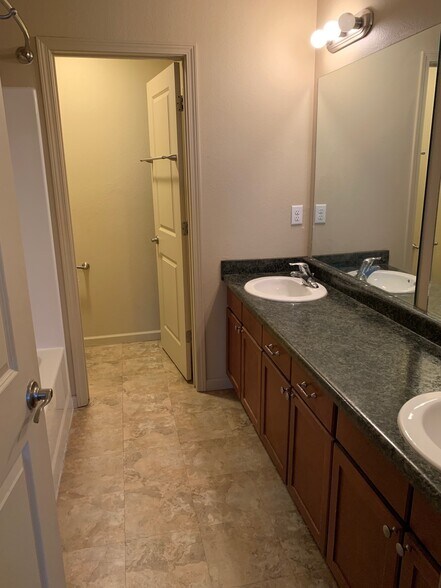 Building Photo - 3025 17th Ave W