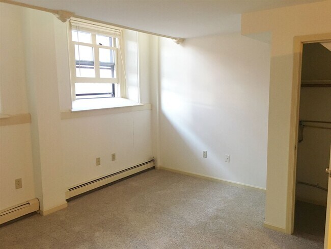 Building Photo - 124 Orange St