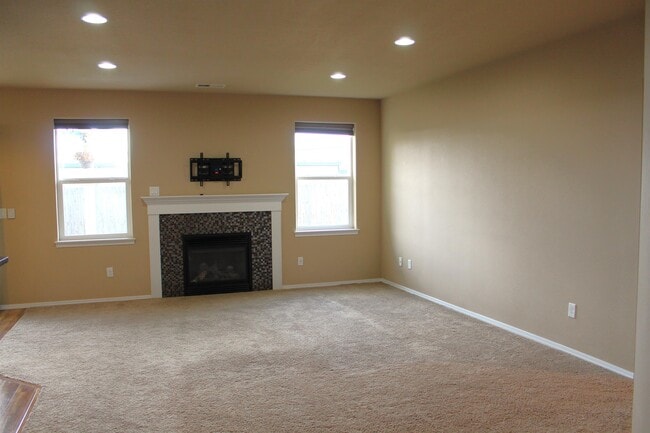 Building Photo - 2244 Kingswood Dr