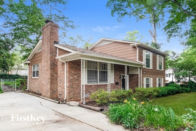 Building Photo - 2909 Stratford Dr