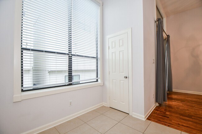 Building Photo - 2431 Dorrington St