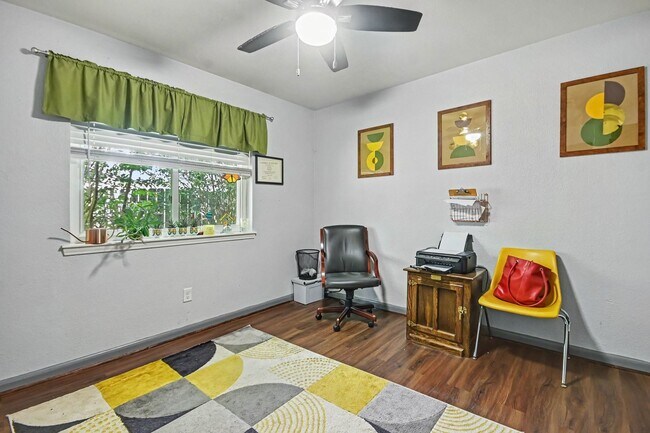 Building Photo - 423 Merriweather St
