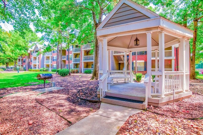 Building Photo - Greenbriar Apartments