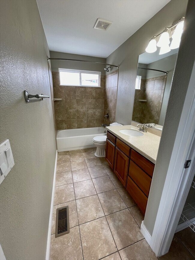 Building Photo - WELCOME HOME!