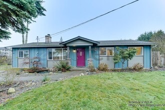 Building Photo - 9516 Holly Dr