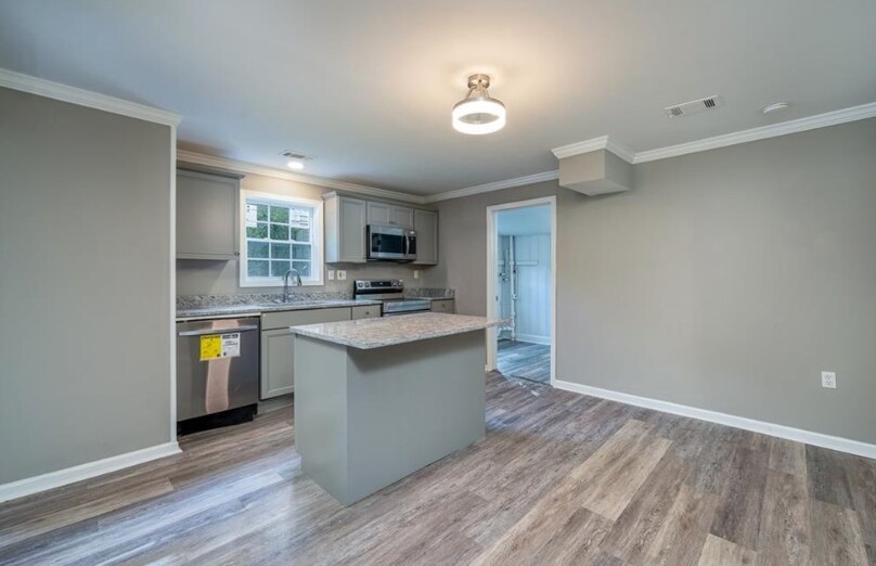 Building Photo - Room in House on Grand Ave SW