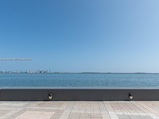 Building Photo - 1200 Brickell Bay Dr