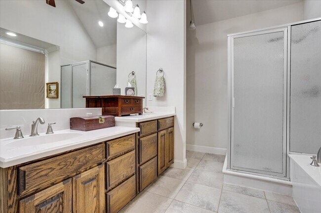 Building Photo - 1258 Greywood Dr