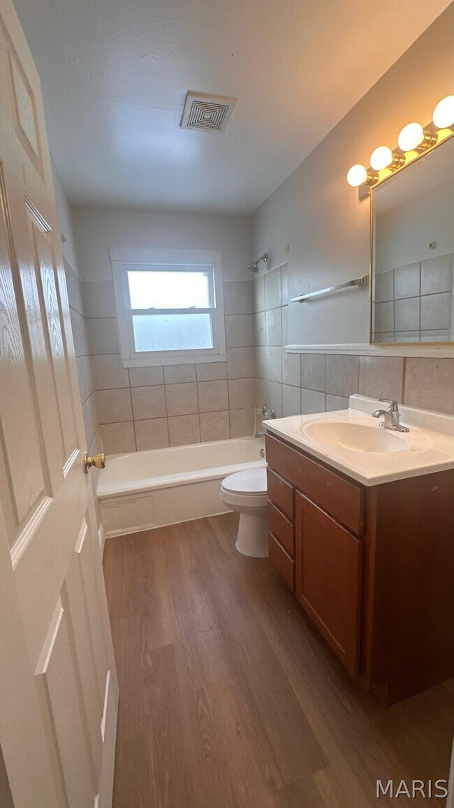 Building Photo - 3437 Elmhurst Dr