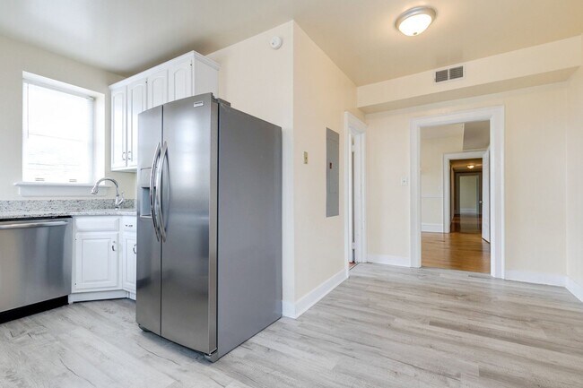 Interior Photo - 2602-2606 Monument Ave