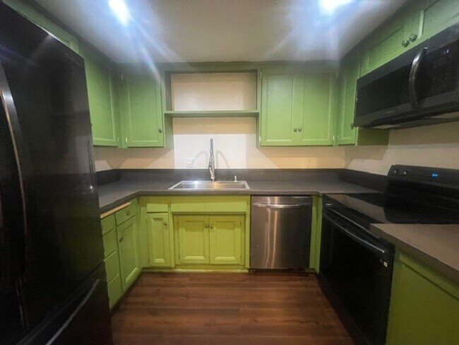 Building Photo - Coming Soon- Spacious Torrance 2 Bed/2 Bat...