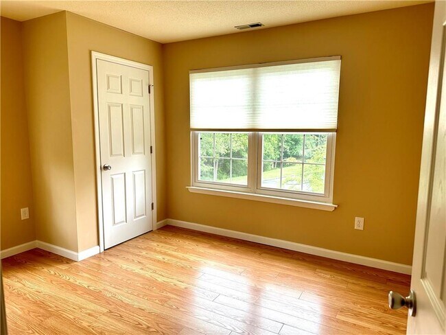 Building Photo - 112 Cartwheel Ct