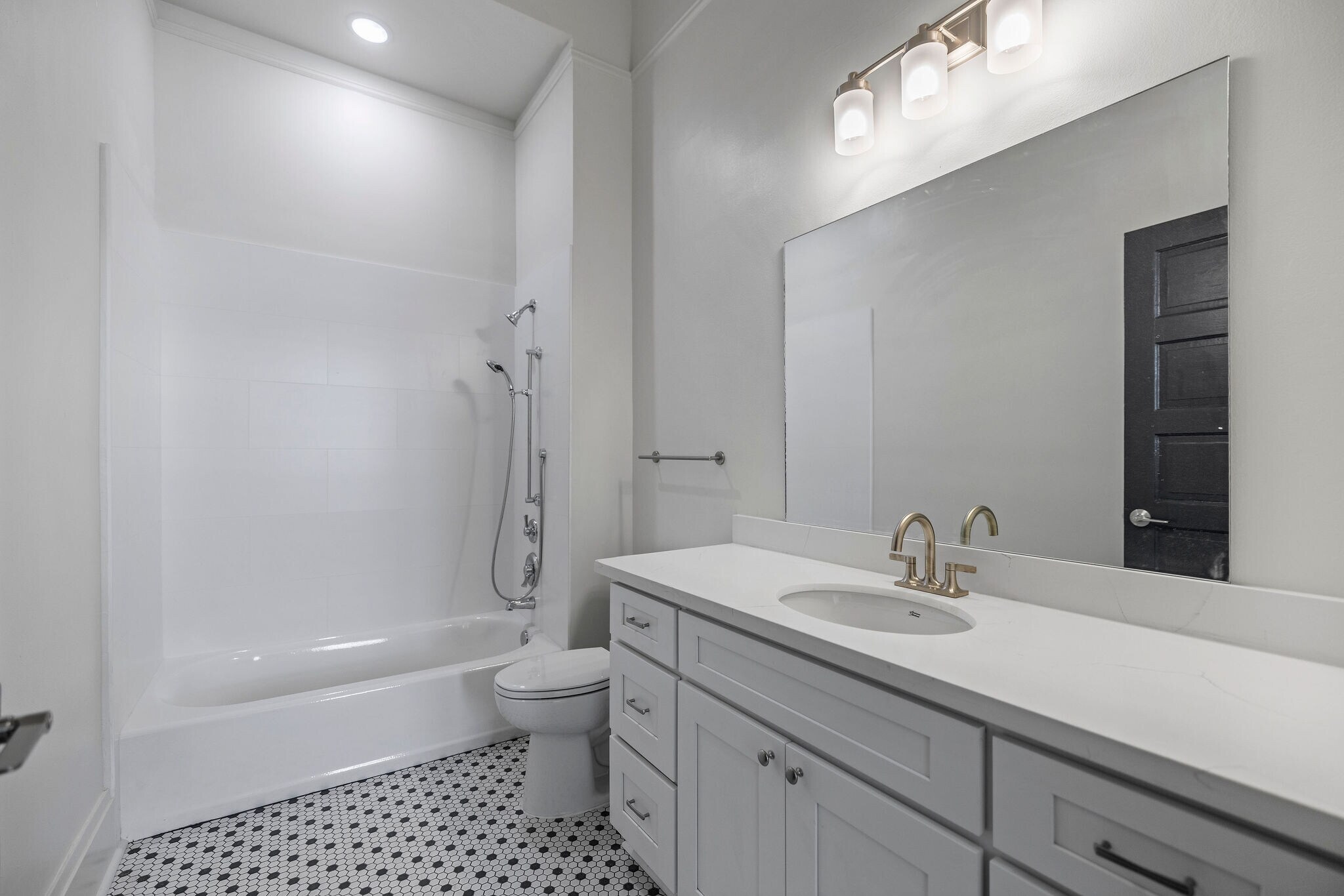 Building Photo - 223 E Thomas St