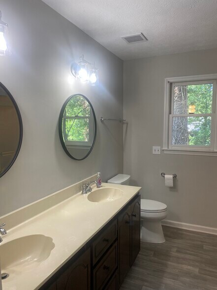 Building Photo - 114 Riviera Rd