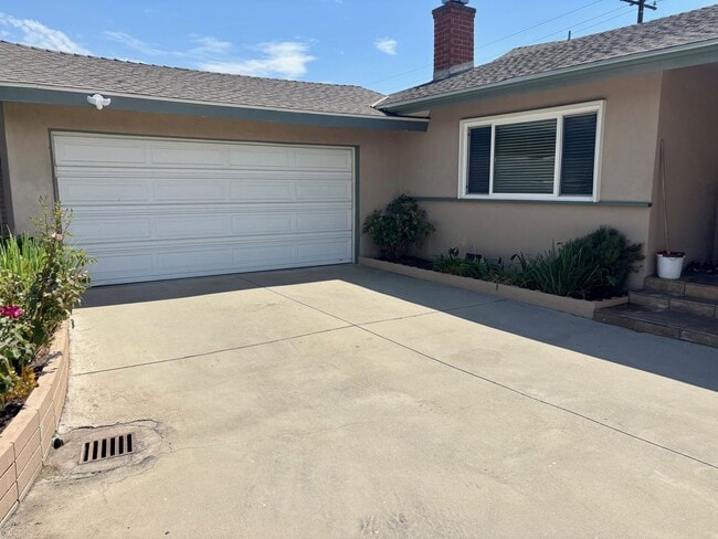 Building Photo - 2850 S Whispering Lakes Ln