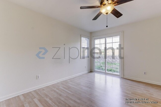 Building Photo - Unit