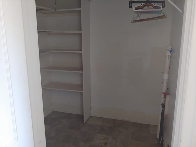 Pantry with laundry hookups - 419 Lincoln Dr