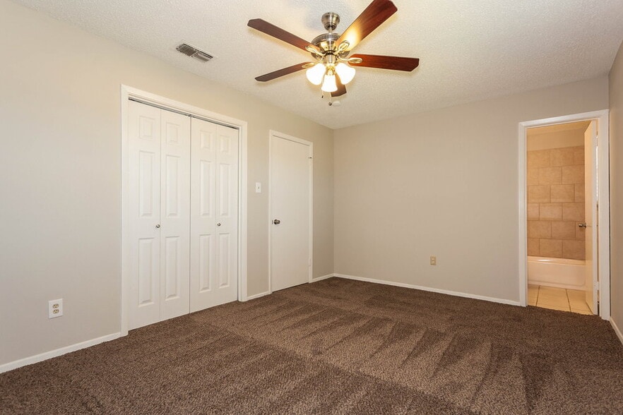 Building Photo - 6053 Herschel Dr