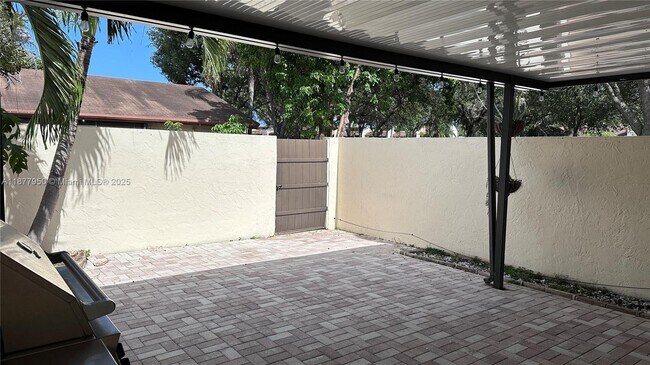 Building Photo - 7665 SW 106th Ave