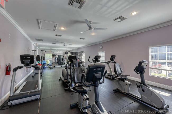 Building Photo - 6201 Bay Club Dr