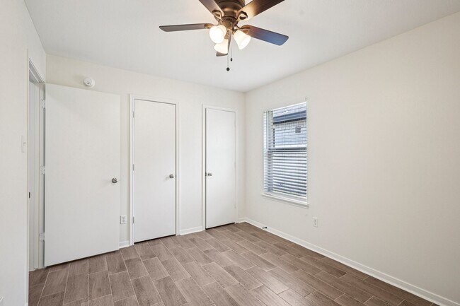 Building Photo - 11926 Panay Dr